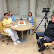 Zaposleni med snemanjem interne TV