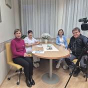 Zaposleni med snemanjem interne TV
