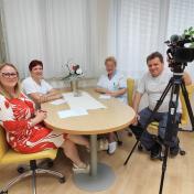 Zaposleni med snemanjem interne TV